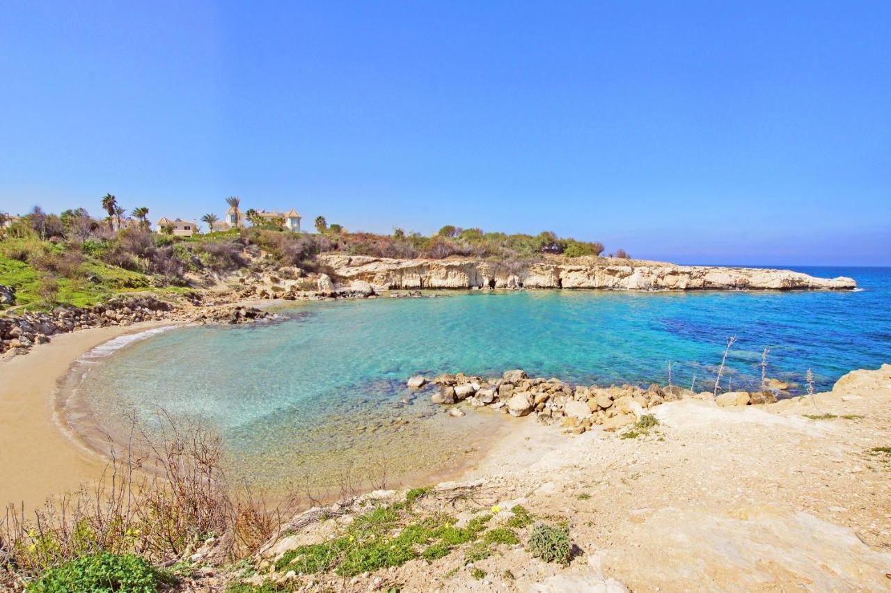 Villa Oceania - Beachfront Paralimni Exterior photo